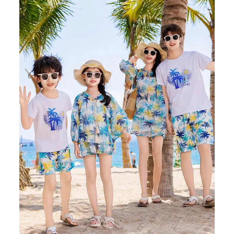 Family Vacation Look Matching  - The Plant Parent recension och pris