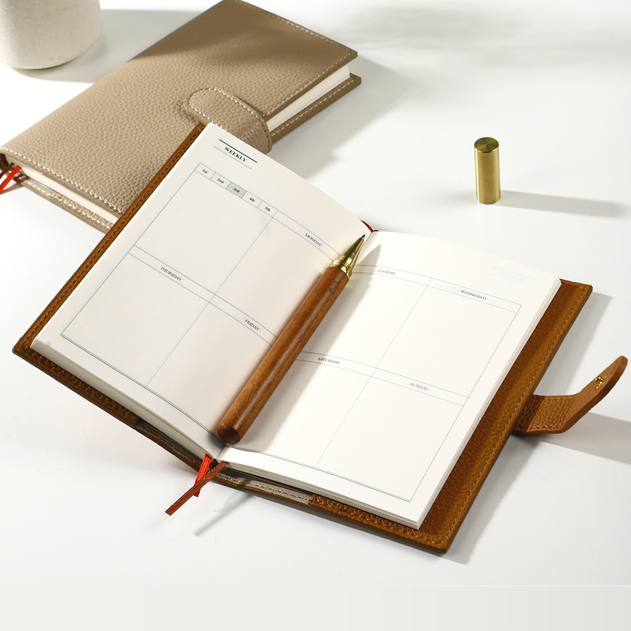 A6 Undated Weekly Planner Lych - Planned Parenthood recension och pris